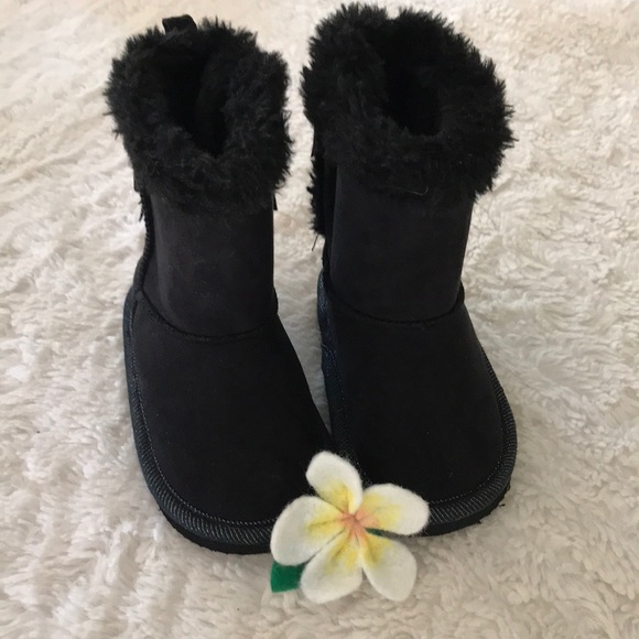 Beautiful Black Furry Boots Size 4 Baby 